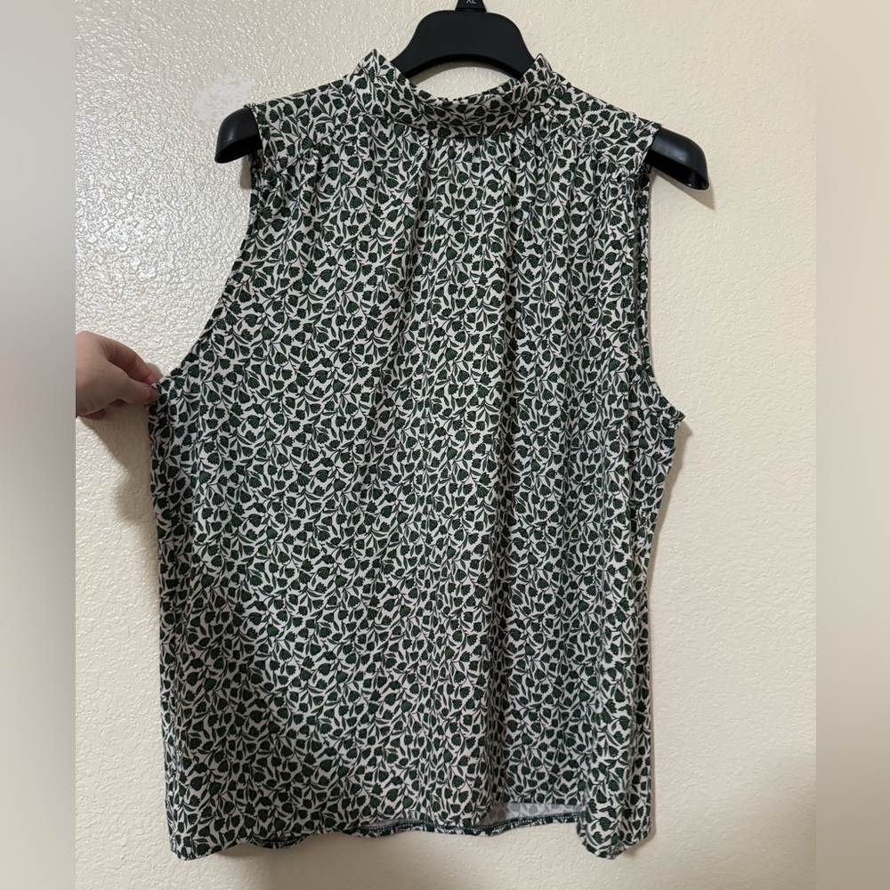 Ann Taylor Leaf Print Sleeveless Blouse - Green and White